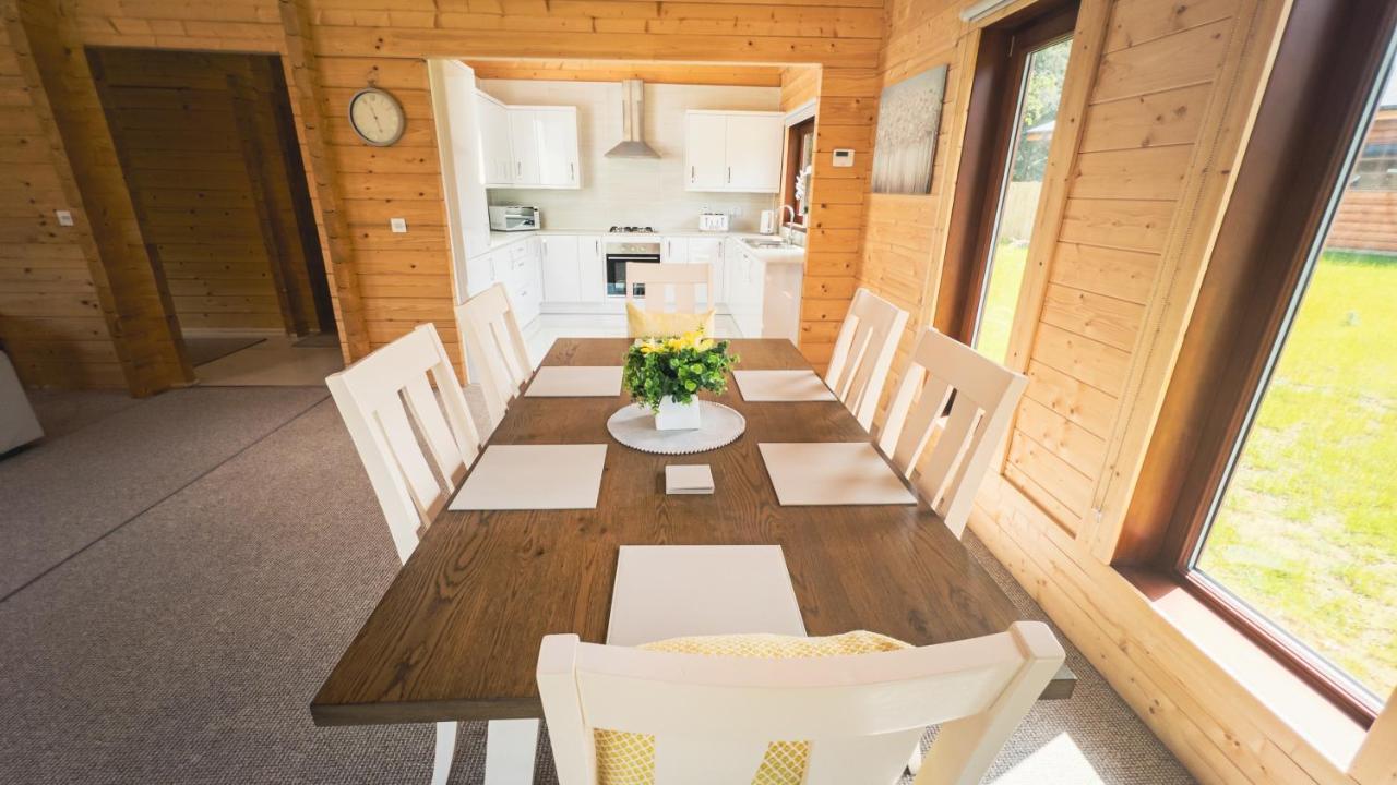 Sundance Lodge, Fantastic New Cabin With Hot Tub - Sleeps 6 - Largest In Felmoor Park Morpeth Eksteriør billede
