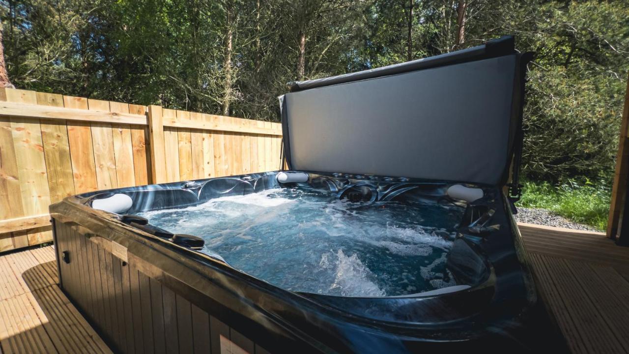 Sundance Lodge, Fantastic New Cabin With Hot Tub - Sleeps 6 - Largest In Felmoor Park Morpeth Eksteriør billede