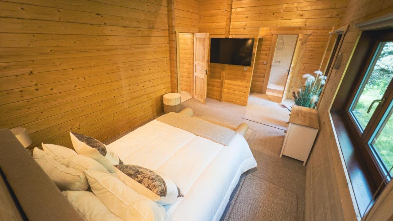 Sundance Lodge, Fantastic New Cabin With Hot Tub - Sleeps 6 - Largest In Felmoor Park Morpeth Eksteriør billede