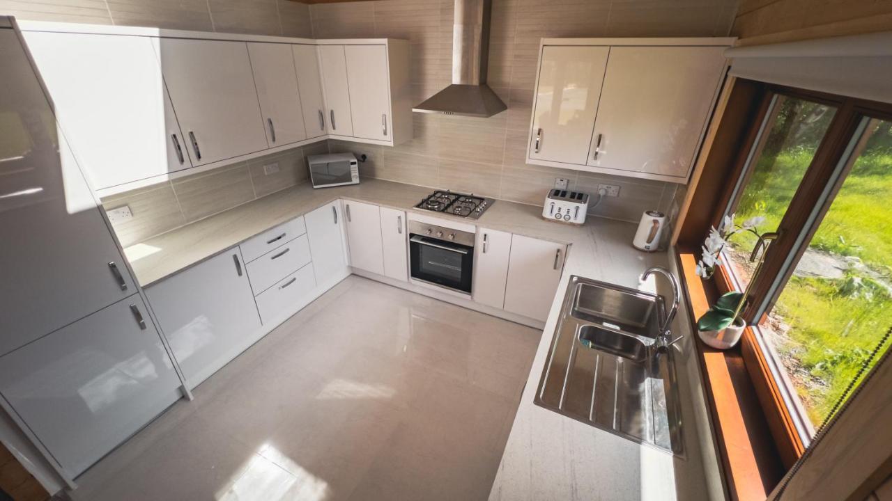Sundance Lodge, Fantastic New Cabin With Hot Tub - Sleeps 6 - Largest In Felmoor Park Morpeth Eksteriør billede