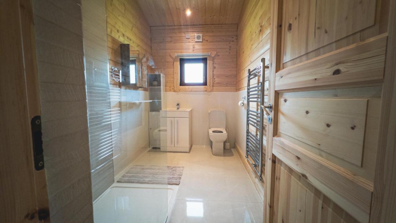 Sundance Lodge, Fantastic New Cabin With Hot Tub - Sleeps 6 - Largest In Felmoor Park Morpeth Eksteriør billede