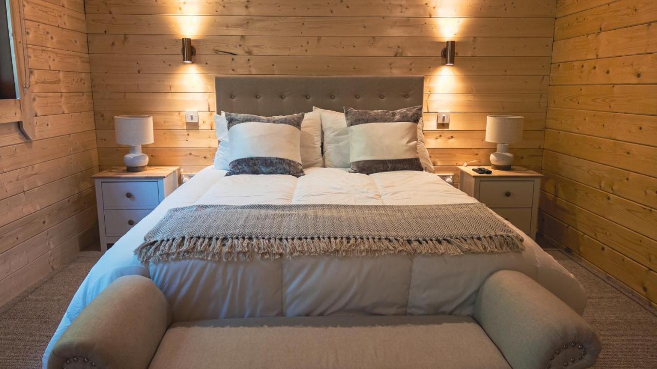 Sundance Lodge, Fantastic New Cabin With Hot Tub - Sleeps 6 - Largest In Felmoor Park Morpeth Eksteriør billede