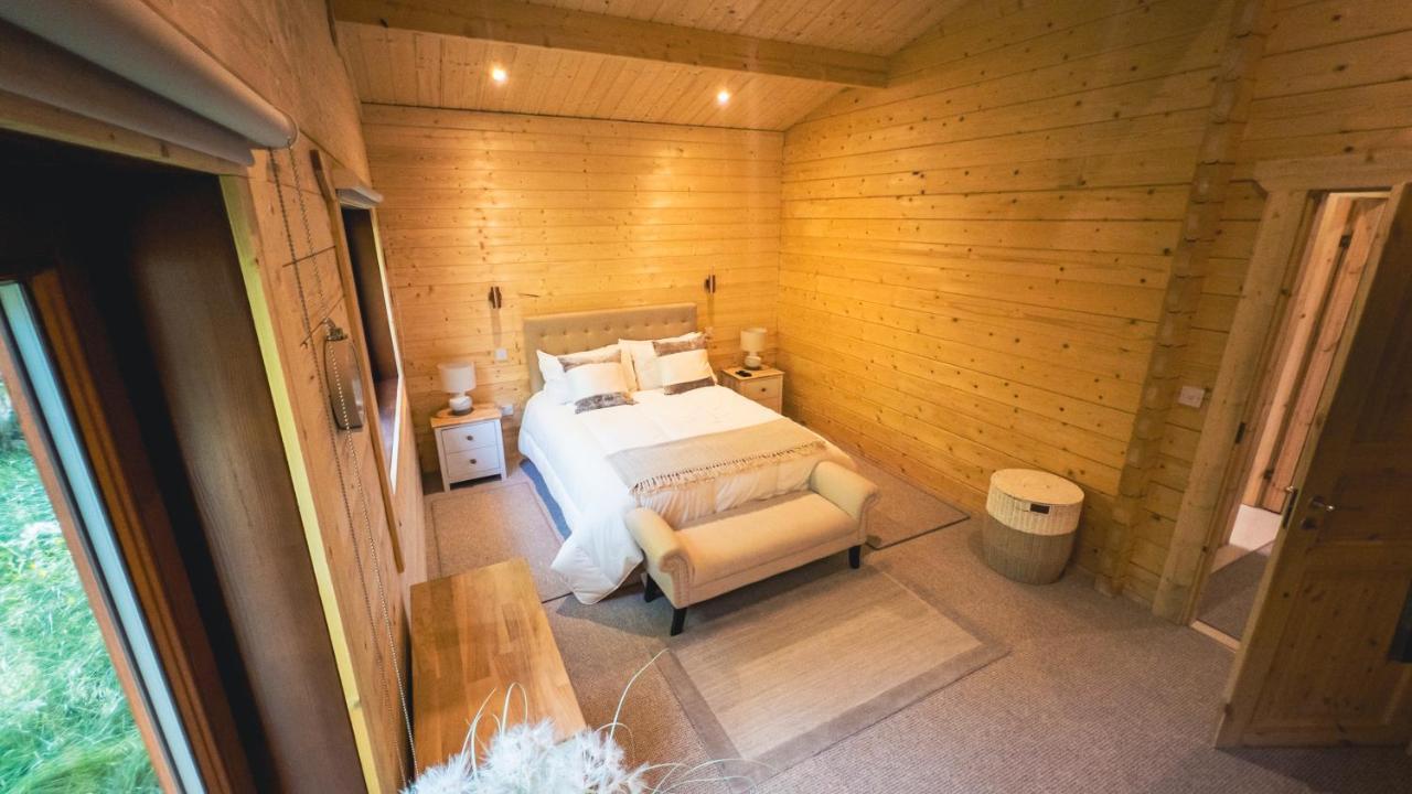 Sundance Lodge, Fantastic New Cabin With Hot Tub - Sleeps 6 - Largest In Felmoor Park Morpeth Eksteriør billede