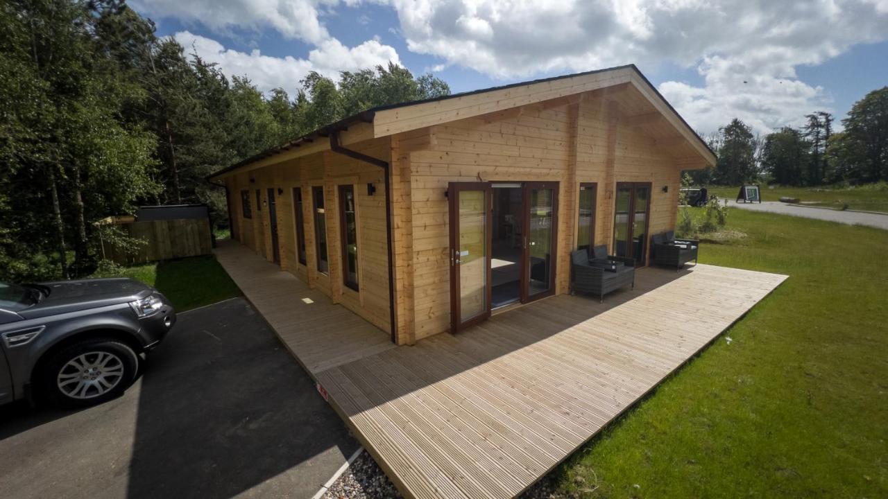 Sundance Lodge, Fantastic New Cabin With Hot Tub - Sleeps 6 - Largest In Felmoor Park Morpeth Eksteriør billede