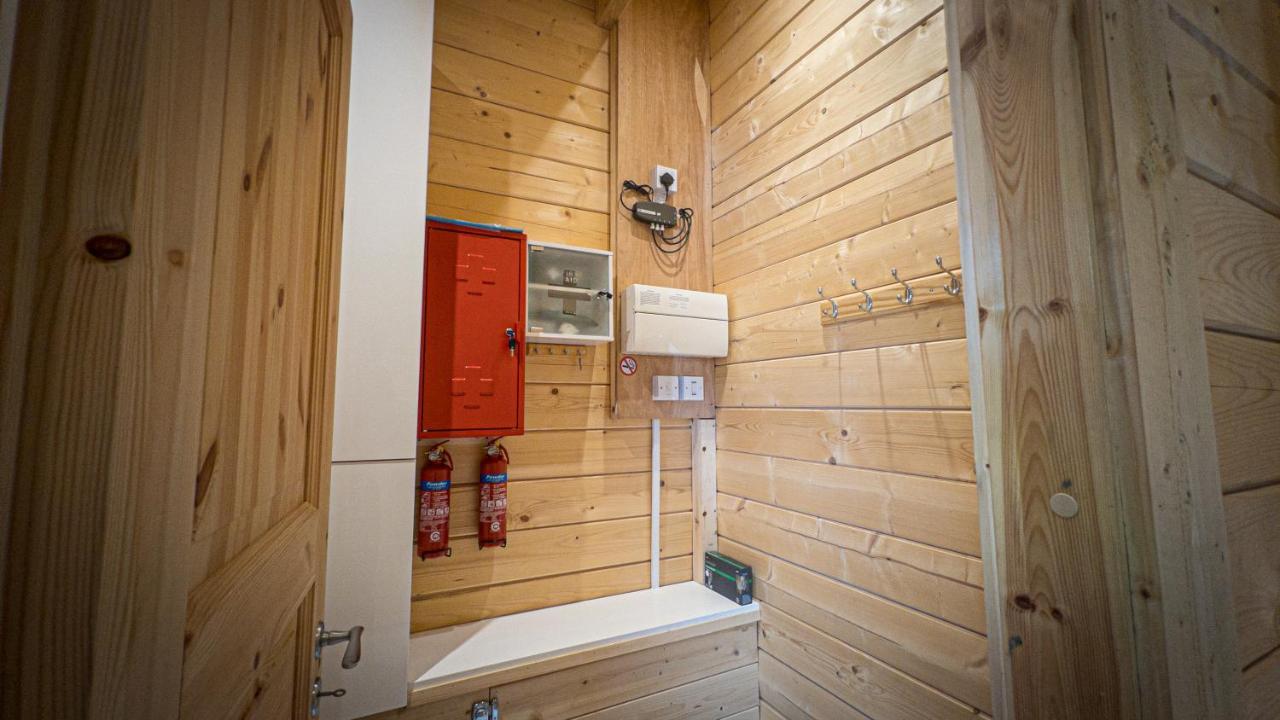 Sundance Lodge, Fantastic New Cabin With Hot Tub - Sleeps 6 - Largest In Felmoor Park Morpeth Eksteriør billede