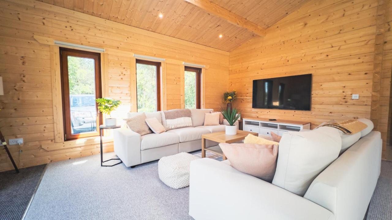 Sundance Lodge, Fantastic New Cabin With Hot Tub - Sleeps 6 - Largest In Felmoor Park Morpeth Eksteriør billede