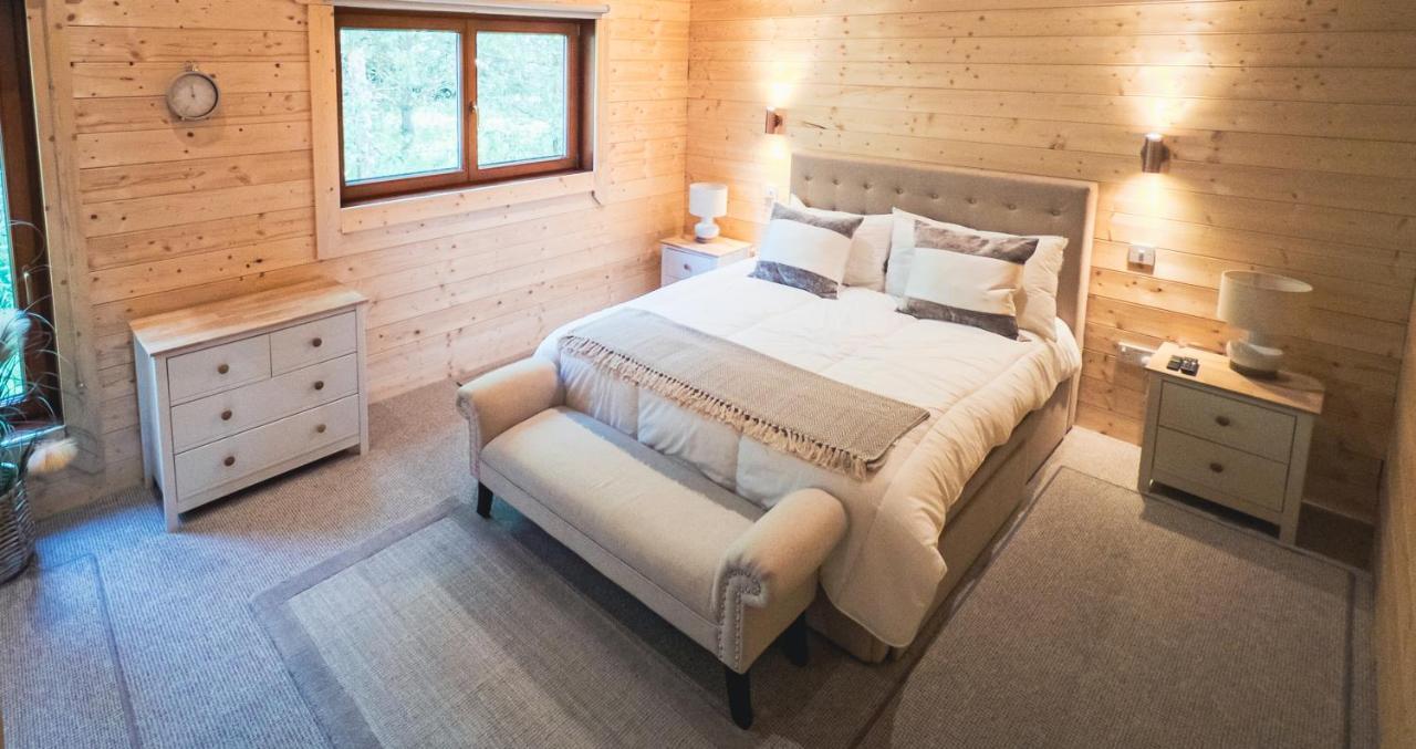 Sundance Lodge, Fantastic New Cabin With Hot Tub - Sleeps 6 - Largest In Felmoor Park Morpeth Eksteriør billede