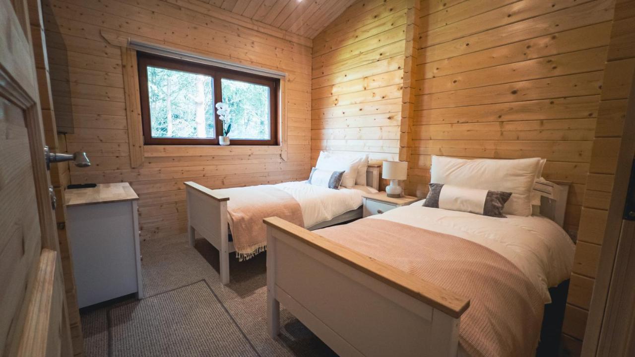 Sundance Lodge, Fantastic New Cabin With Hot Tub - Sleeps 6 - Largest In Felmoor Park Morpeth Eksteriør billede