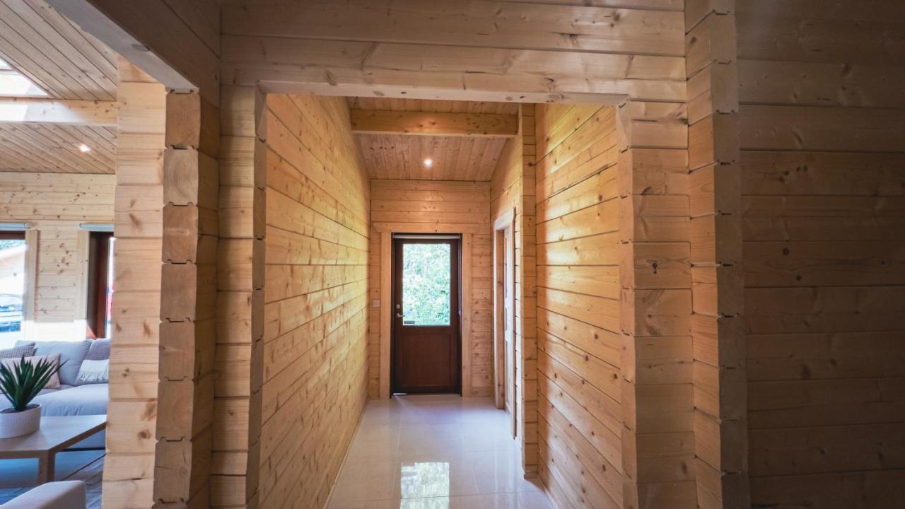 Sundance Lodge, Fantastic New Cabin With Hot Tub - Sleeps 6 - Largest In Felmoor Park Morpeth Eksteriør billede