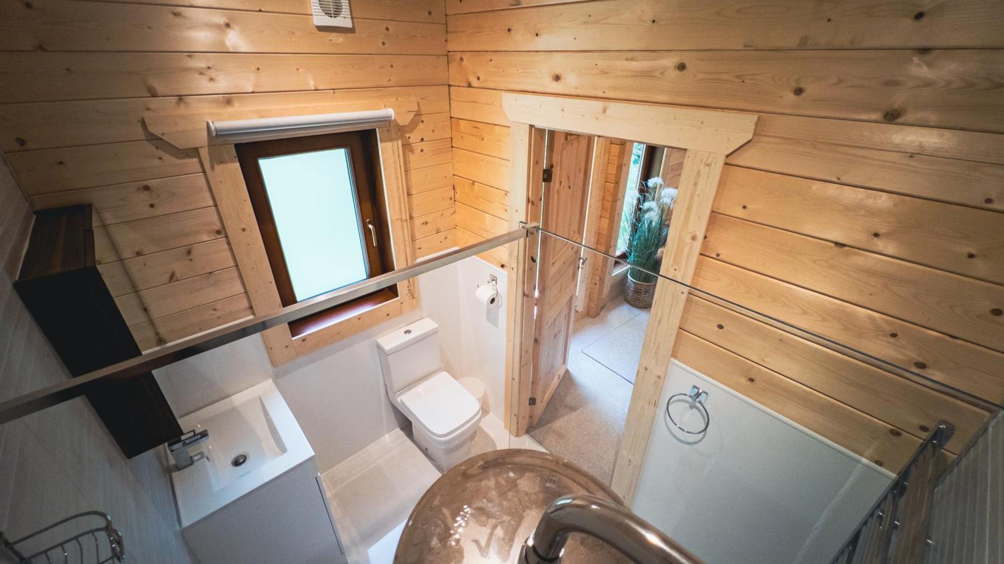 Sundance Lodge, Fantastic New Cabin With Hot Tub - Sleeps 6 - Largest In Felmoor Park Morpeth Værelse billede