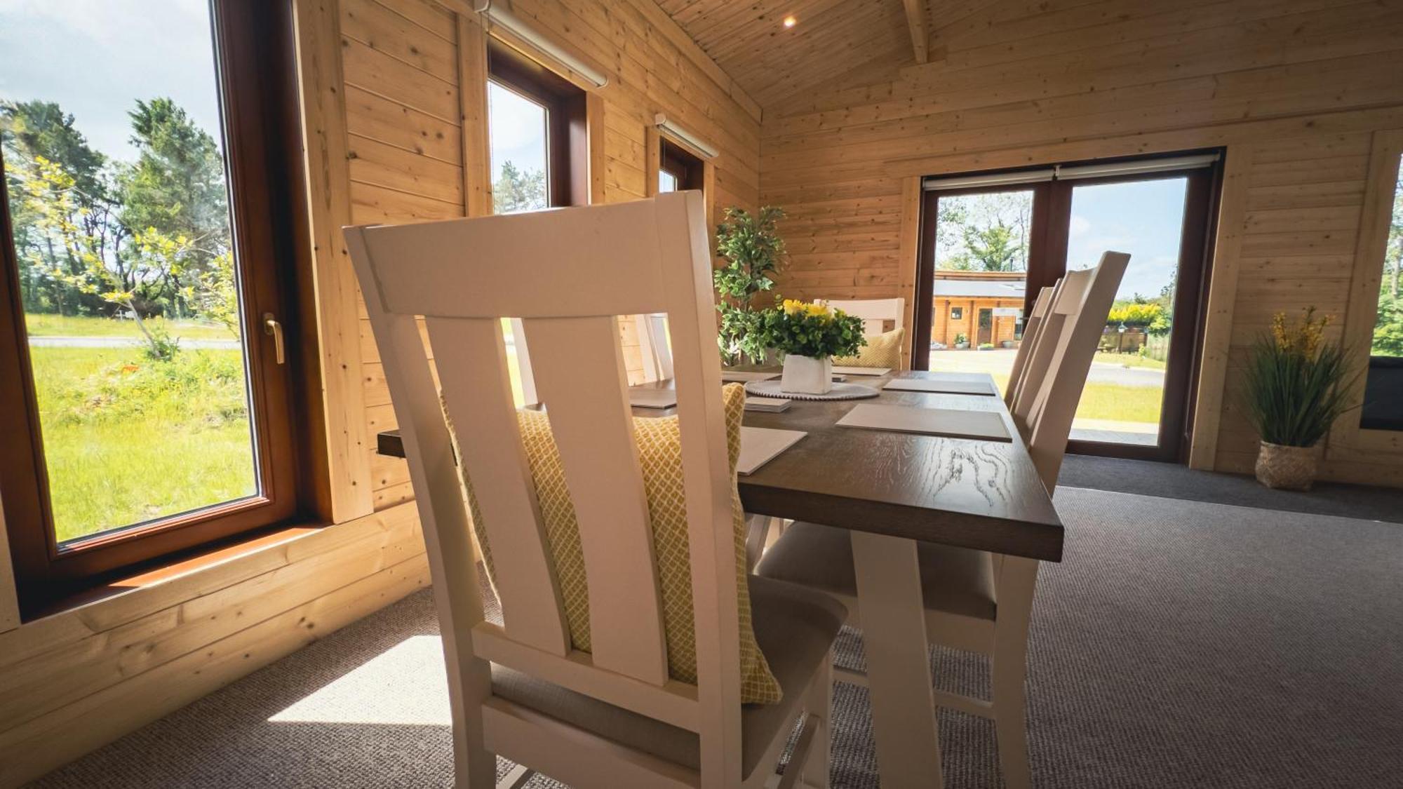 Sundance Lodge, Fantastic New Cabin With Hot Tub - Sleeps 6 - Largest In Felmoor Park Morpeth Værelse billede