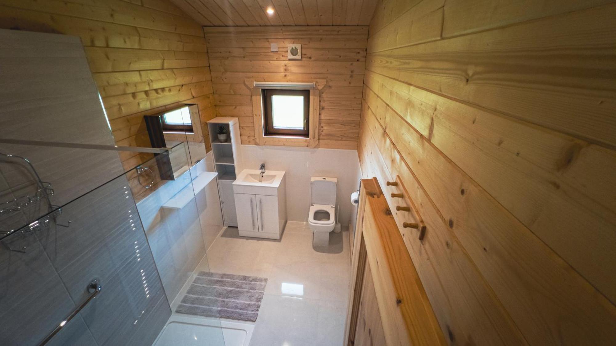 Sundance Lodge, Fantastic New Cabin With Hot Tub - Sleeps 6 - Largest In Felmoor Park Morpeth Værelse billede